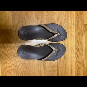 Olukai HoOpio leather flip flop